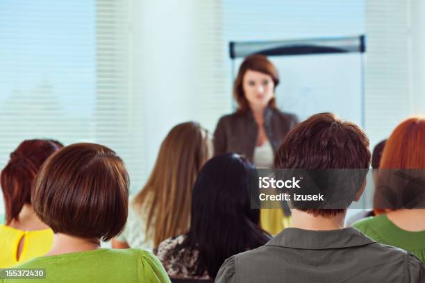 Seminário Para Mulher - Fotografias de stock e mais imagens de Adulto - Adulto, Apresentação - Discurso, Atuação