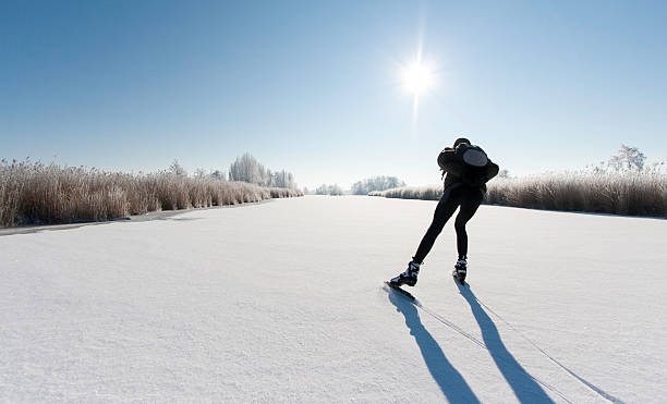 patinagem no gelo - ice skates imagens e fotografias de stock