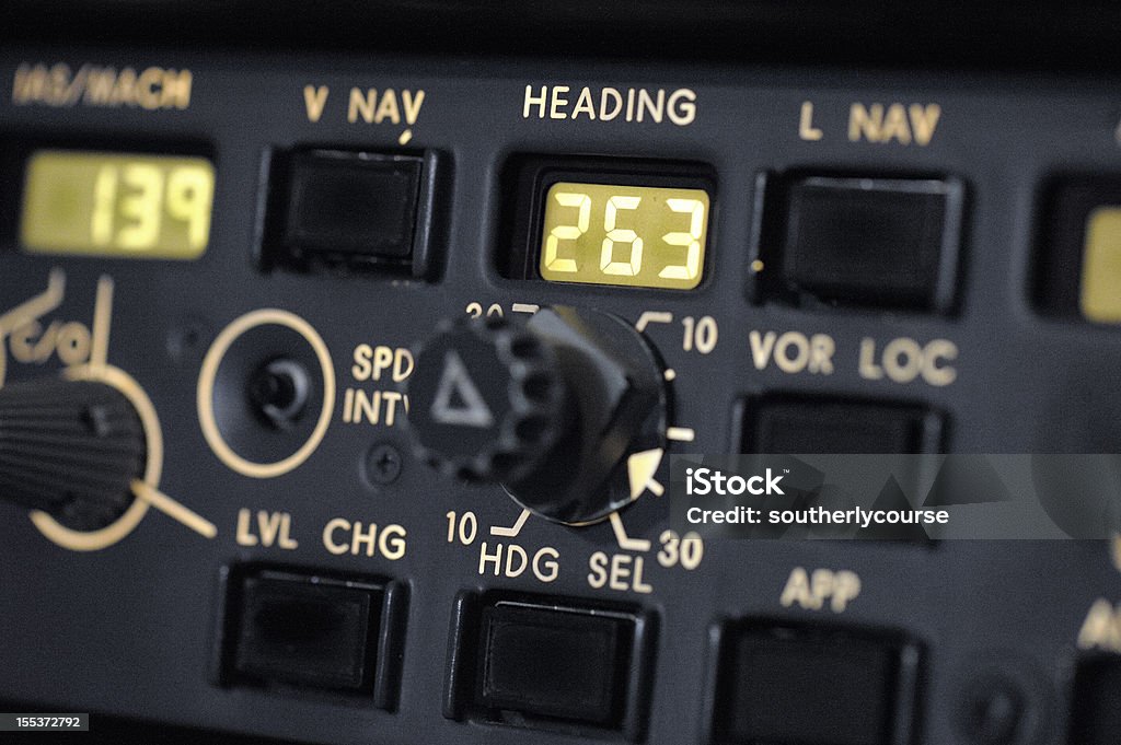 Detalhe do painel de controle do piloto automático Boeing 737-300 - Foto de stock de Cabine de Piloto de Avião royalty-free