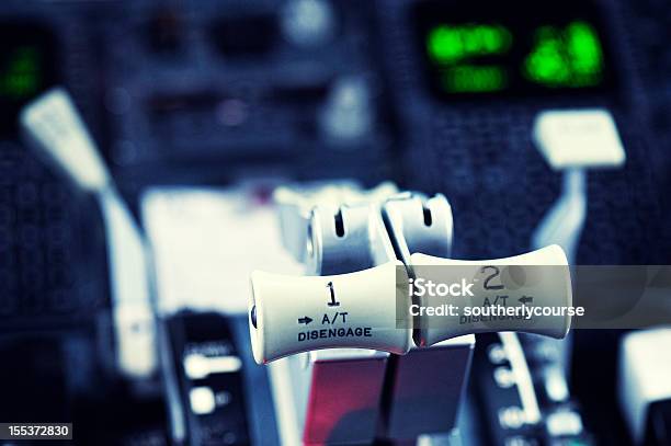 Ansatz Hebeln Boeing 737300 Stockfoto und mehr Bilder von Autopilot - Autopilot, Cockpit, Nahaufnahme