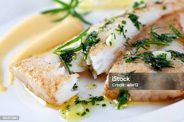 Soute Filetto Di Pesce Bianco - Fotografie stock e altre immagini di Composizione orizzontale - Composizione orizzontale, Filetto, Halibut