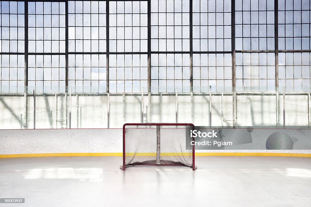 Rede de hóquei no gelo em uma arena - Foto de stock de Hóquei royalty-free
