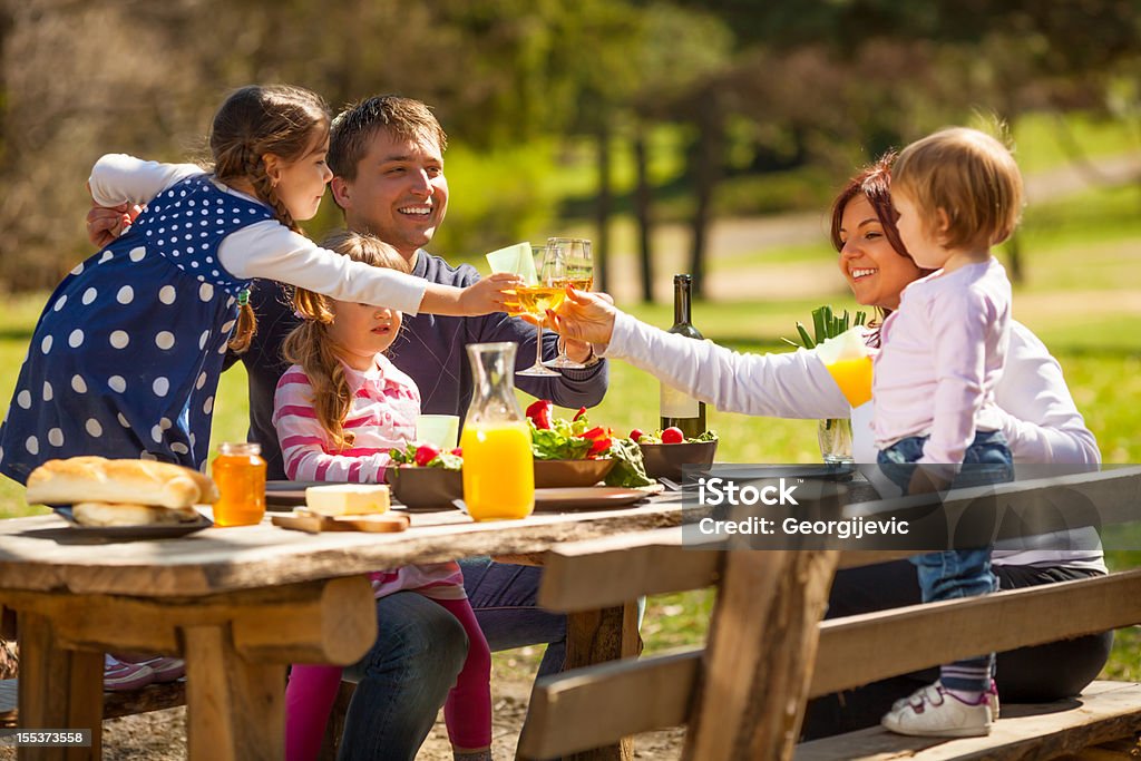 Glückliche Familie - Lizenzfrei Essen - Mund benutzen Stock-Foto