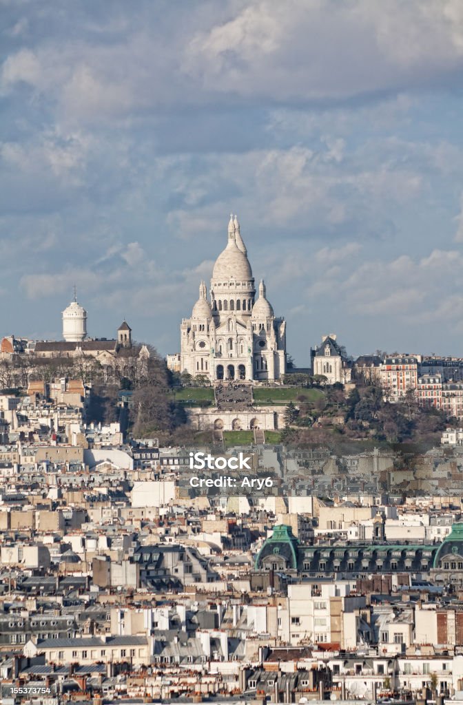 Wiew da Notre Dame, a una distanza vedere Montmartre - Foto stock royalty-free di Ambientazione esterna