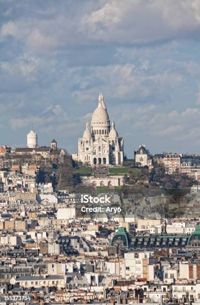 Wiew Da Notre Dame A Una Distanza Vedere Montmartre - Fotografie stock e altre immagini di Ambientazione esterna