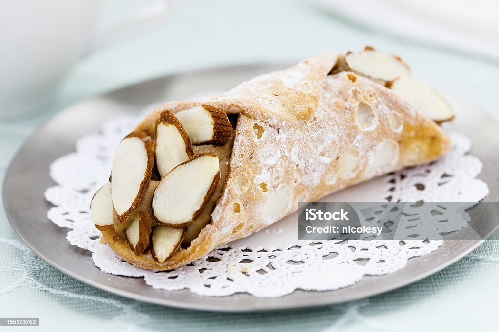 Cannoli - Foto de stock de Al horno libre de derechos