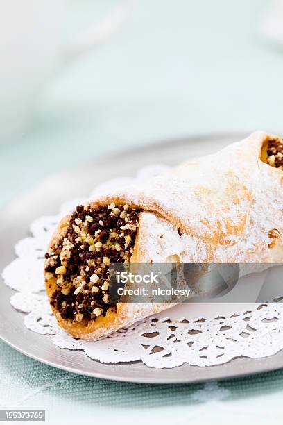 Cannoli - Fotografias de stock e mais imagens de Alimentação Não-saudável - Alimentação Não-saudável, Assado no Forno, Açúcar