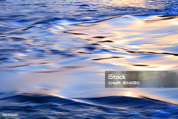 Bunte Fließendes Wasser Stockfoto und mehr Bilder von Abenddämmerung - Abenddämmerung, Bach, Bewegungsunschärfe
