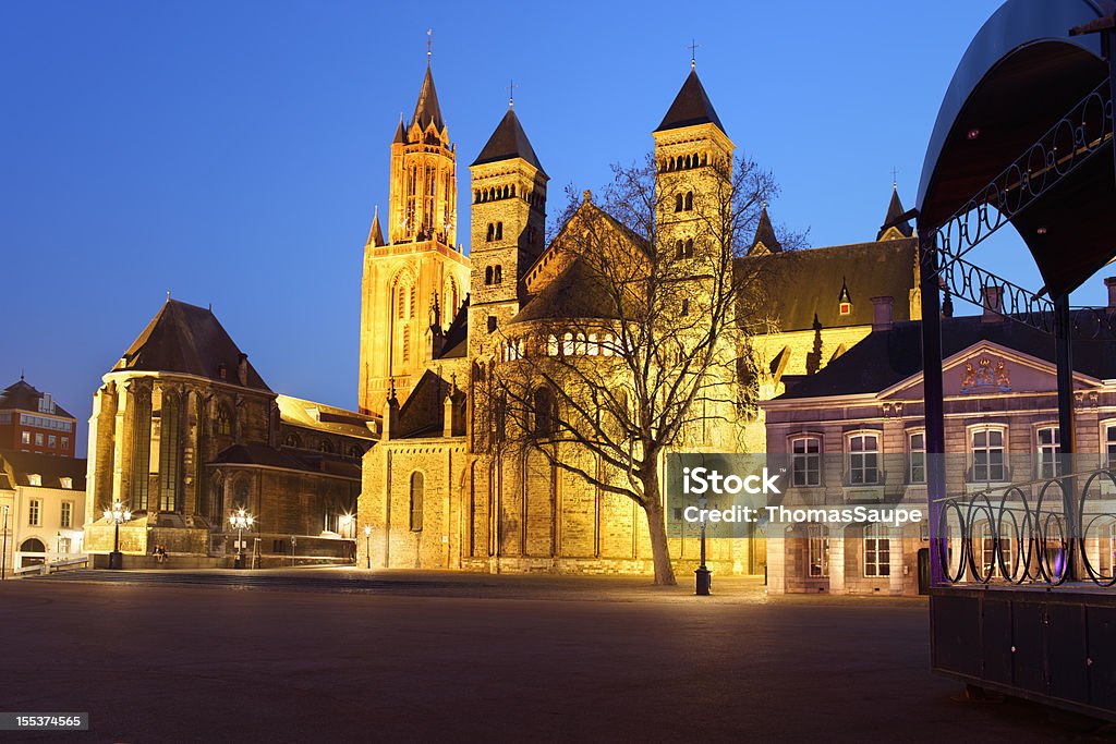 Basílica de Saint Servatius - Foto de stock de Crepúsculo royalty-free