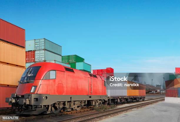 Trem De Carga - Fotografias de stock e mais imagens de Locomotiva - Locomotiva, Contentor de Carga, Transporte de mercadoria