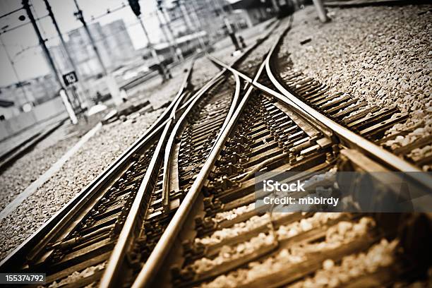 Vía De Puntos Foto de stock y más banco de imágenes de Acero - Acero, Aire libre, Andén de estación de tren