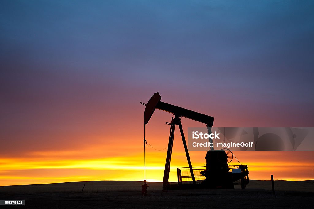 Pumpjack silhueta - Foto de stock de Vale de Drumheller royalty-free