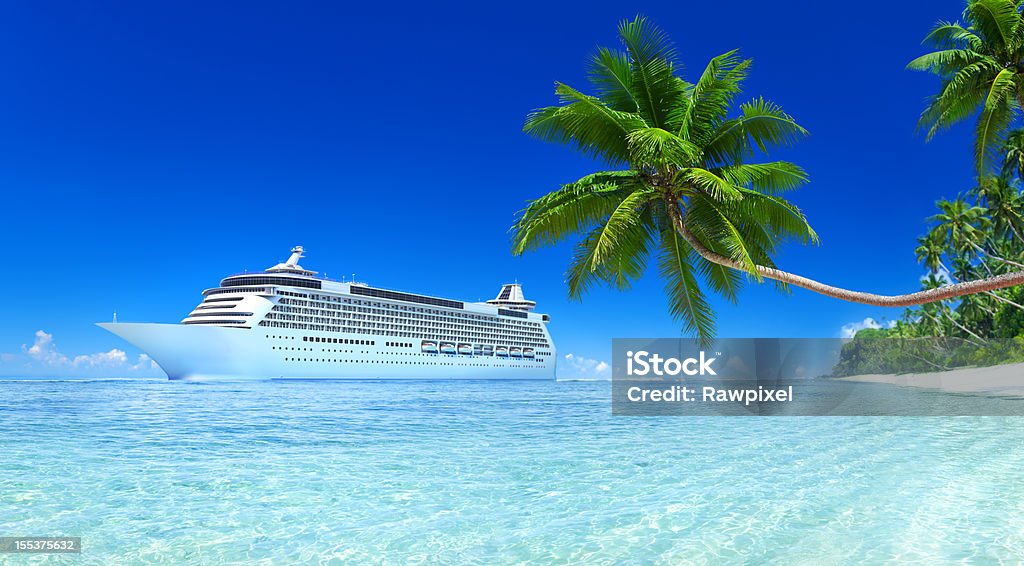 Тропический рай - Стоковые фото Круизное судно роялти-фри