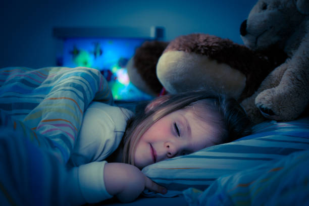 rapariga dormir - sleeping child bedtime little girls imagens e fotografias de stock