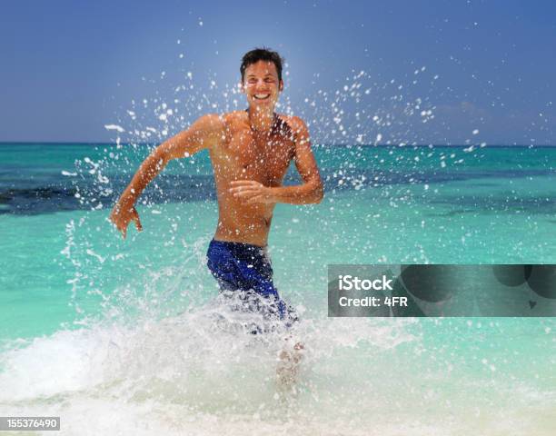 Bonito Macho Correr Na Praia Xxxl - Fotografias de stock e mais imagens de 20-24 Anos - 20-24 Anos, 25-29 Anos, 30-39 Anos