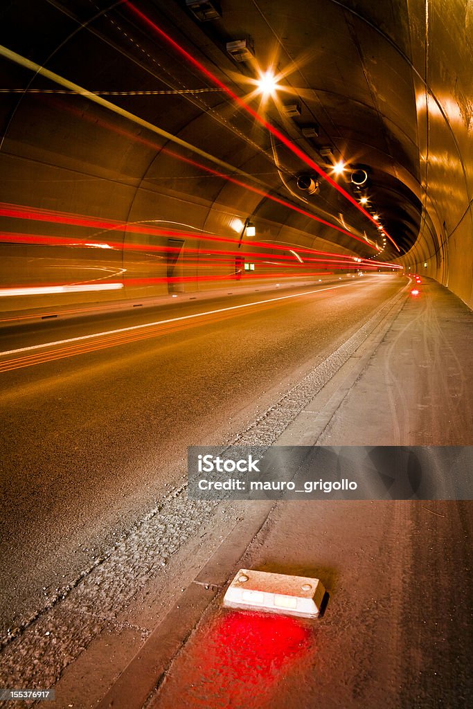 Trânsito dentro do túnel. Ljubljana - Foto de stock de Atividade royalty-free