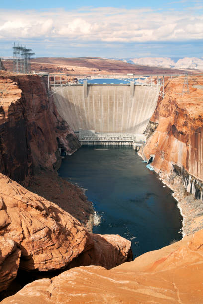 Glen Canyon Dam near Page, Arizona. The Glen Canyon Dam on Colorado River near Page, Arizona, USA. glen canyon dam stock pictures, royalty-free photos & images