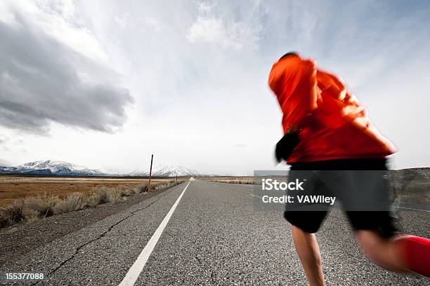 Corredor De Velocidad Foto de stock y más banco de imágenes de Actividad - Actividad, Aerobismo, Aire libre