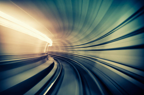 luci nel tunnel-effetti di motion blur - subway station railroad track tunnel high speed foto e immagini stock