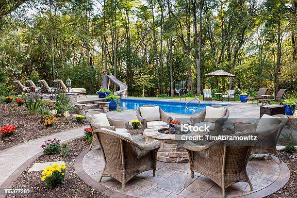 Foto de Fogo De Chãopátio Da Piscina e mais fotos de stock de Terraço - Jardim - Terraço - Jardim, Piscina, Concreto