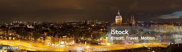 Veduta Aerea Di Città Illuminata Di Notte Amsterdam Paesi Bassi - Fotografie stock e altre immagini di Ambientazione esterna