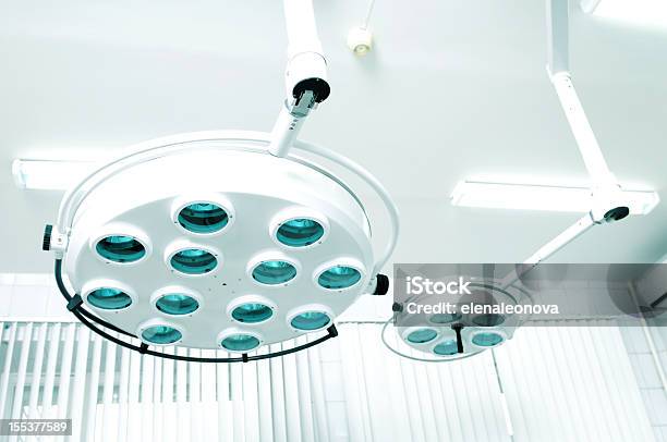 Operating Lampe Stockfoto und mehr Bilder von Lichtquelle - Lichtquelle, Operation, Operationssaal