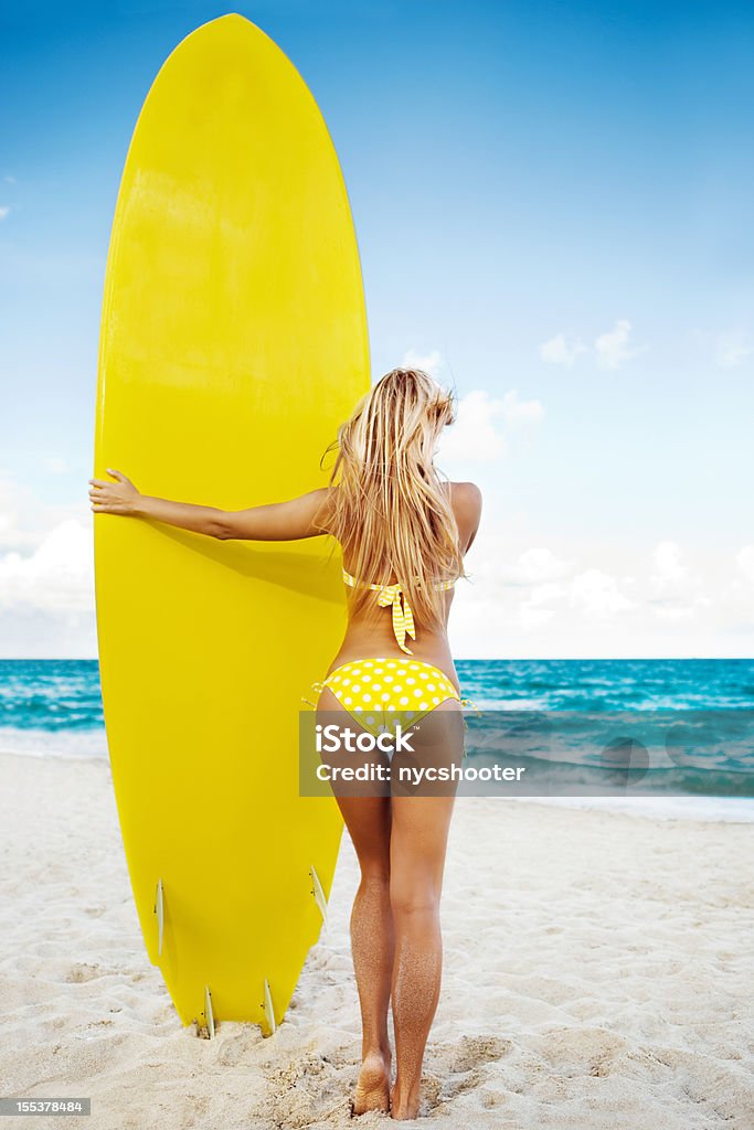 Sexy surfista - Foto stock royalty-free di Donne
