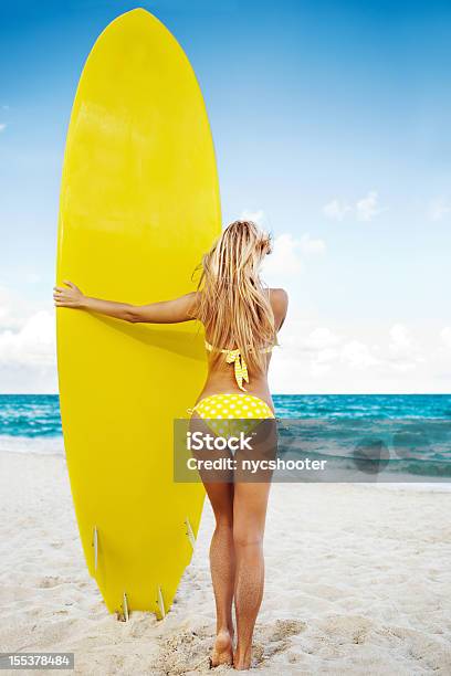 Foto de Sexy Surfista e mais fotos de stock de Mulheres - Mulheres, Nádega, Só Uma Mulher