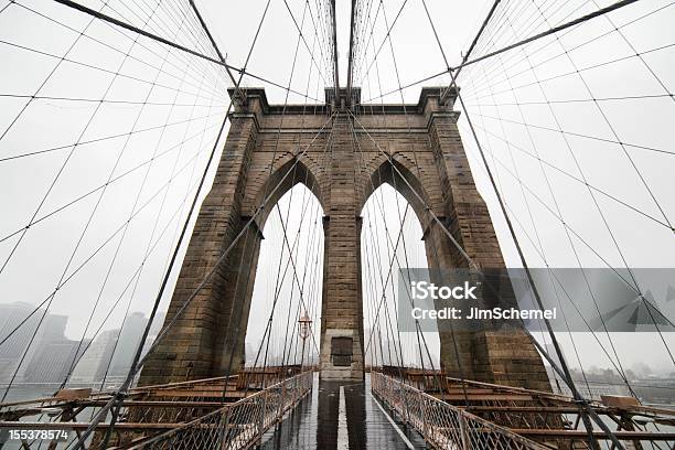 Ponte Di Brooklyn - Fotografie stock e altre immagini di Brooklyn - New York - Brooklyn - New York, Nebbia, Bagnato