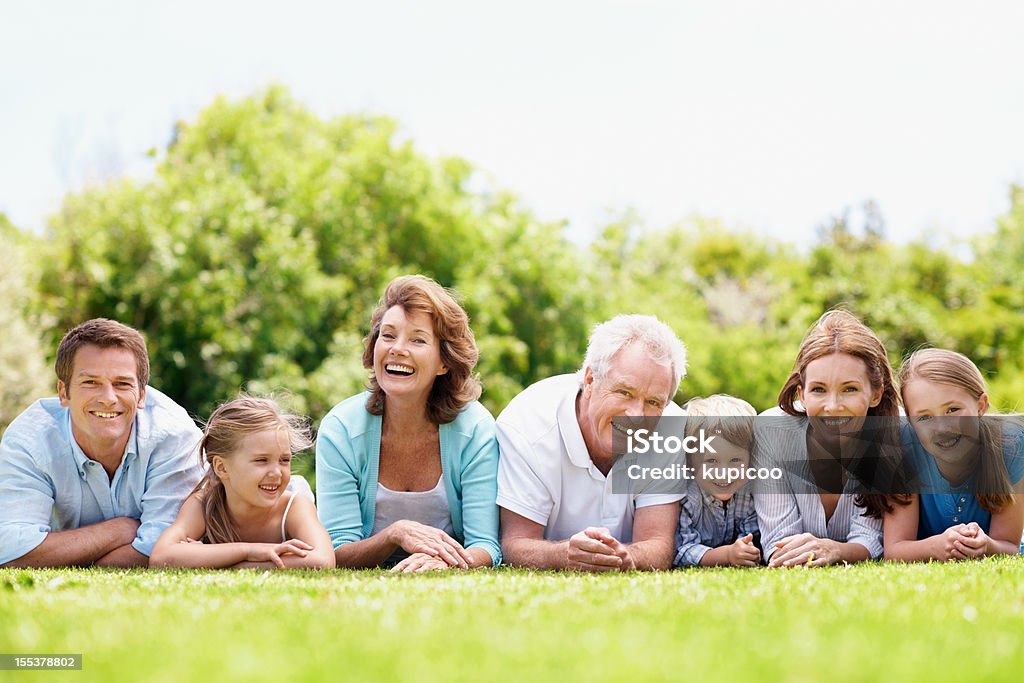 Tres generaciones de amor y risas - Foto de stock de Familia libre de derechos