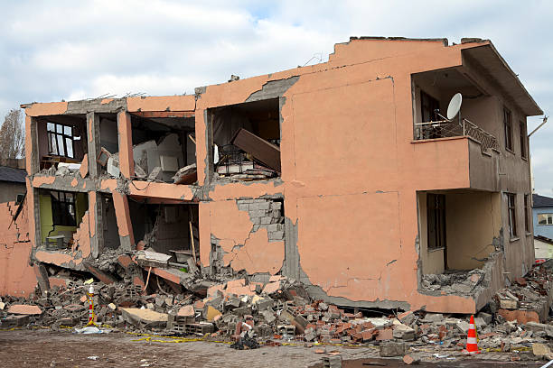 van-erdbeben in der türkei - erdbeben türkei stock-fotos und bilder