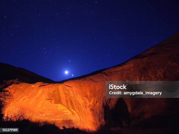 Piaskowiec Nocy Sky - zdjęcia stockowe i więcej obrazów Ciemny - Ciemny, Noc, Astrofotografia