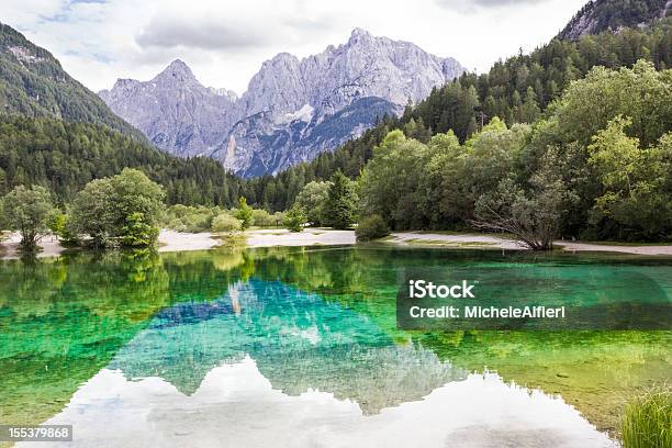 Lago Perto Kranjska Jasna Góra Eslovénia - Fotografias de stock e mais imagens de Agosto - Agosto, Alpes Europeus, Alpes de Julian