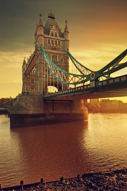 타워 브리지 및 템스 강 새벽 무렵 - london england sunlight morning tower bridge 뉴스 사진 이미지