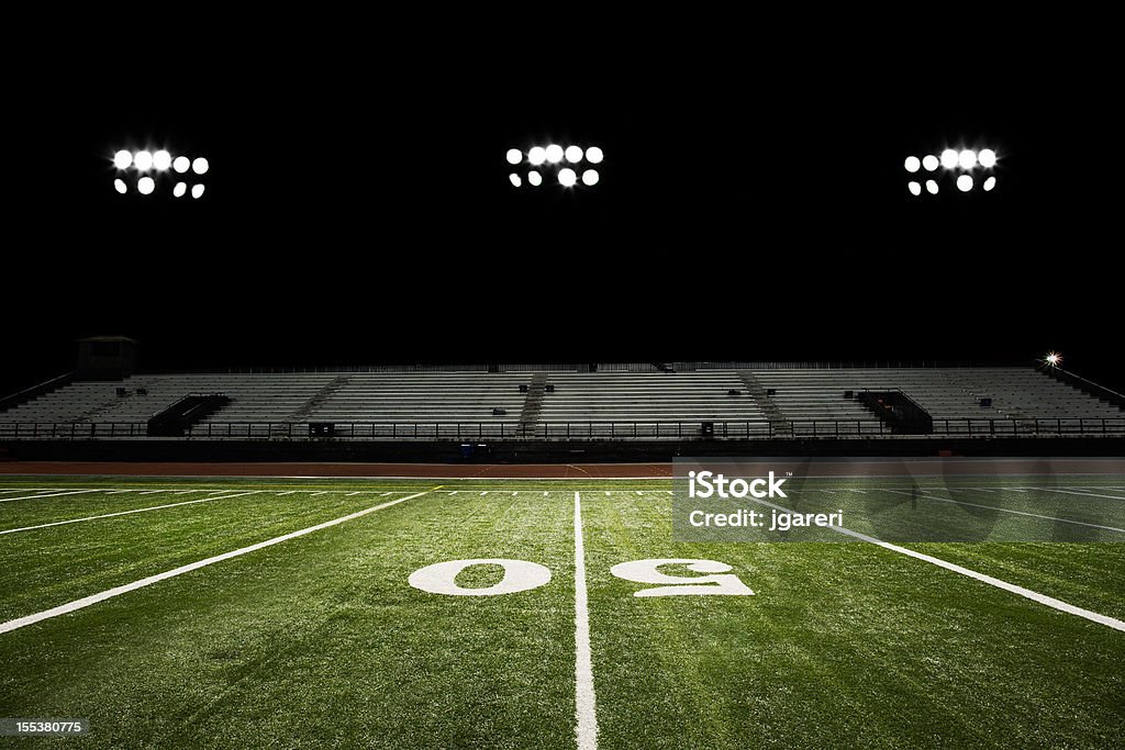 Football Field bei Nacht - Lizenzfrei Football-Feld Stock-Foto