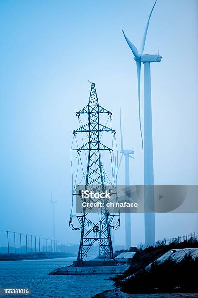 Wind Turbine Und Elektrische Towers Stockfoto und mehr Bilder von Biegung - Biegung, Elektrischer Generator, Elektrizität