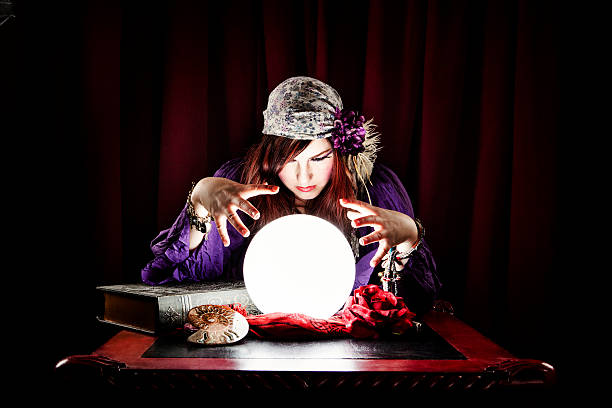 adivino - fortune teller fotografías e imágenes de stock