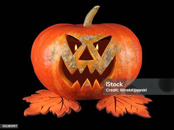 Zucca Halloween Vecchio Dellolivo Su Sfondo Nero - Fotografie stock e altre immagini di Arancione