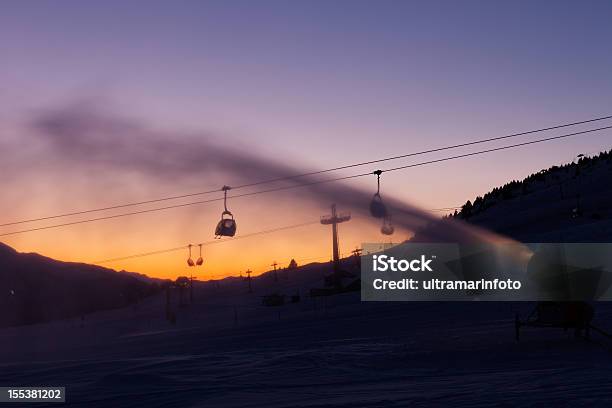 Foto de Máquina De Fazer Neve e mais fotos de stock de Noite - Noite, Pista de Esqui, Congelado