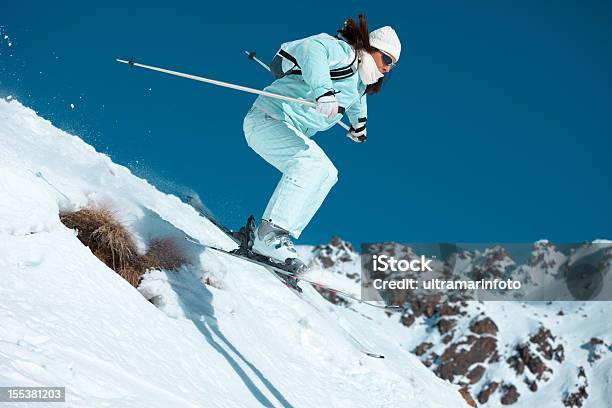 Photo libre de droit de Neige Saut À Ski banque d'images et plus d'images libres de droit de Activité - Activité, Adulte, Alpes européennes