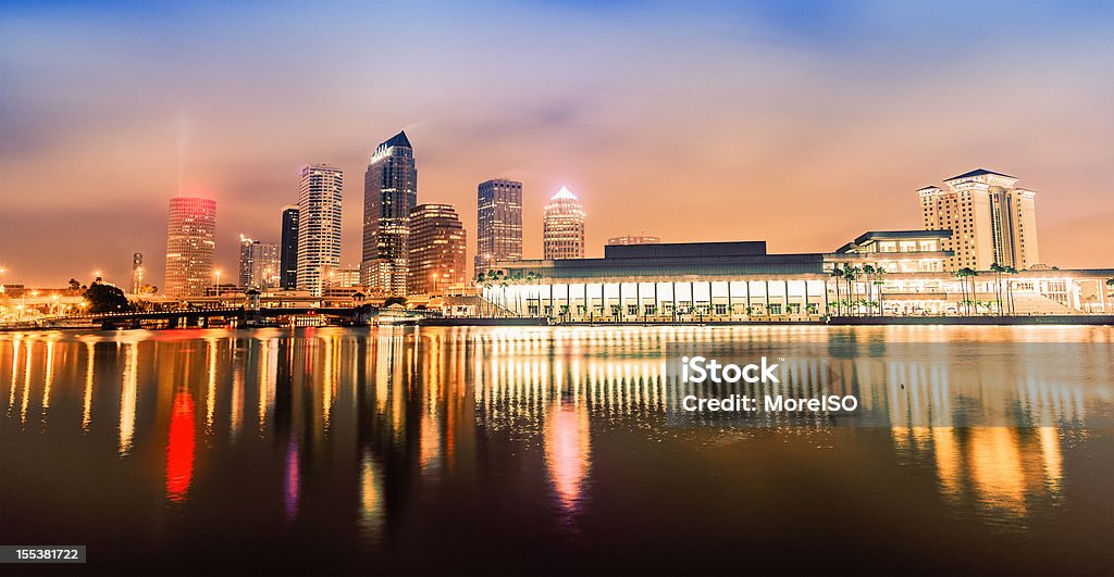 Skyline de nuit du centre-ville de Tampa - Photo de Tampa libre de droits