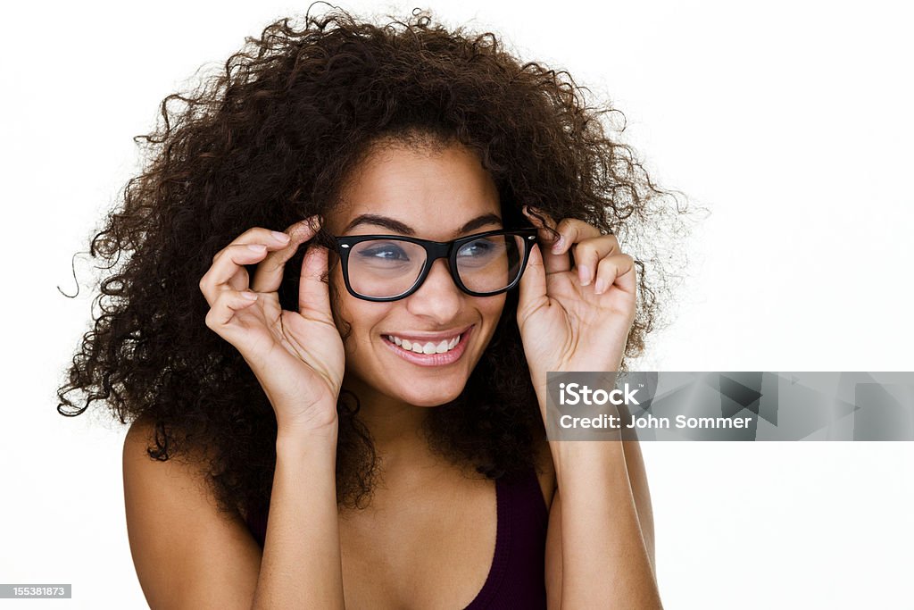 Donna mettendo su occhiali - Foto stock royalty-free di Vestirsi