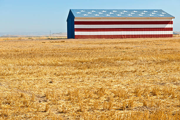 istock American Flag Barn in Western USA 155381906