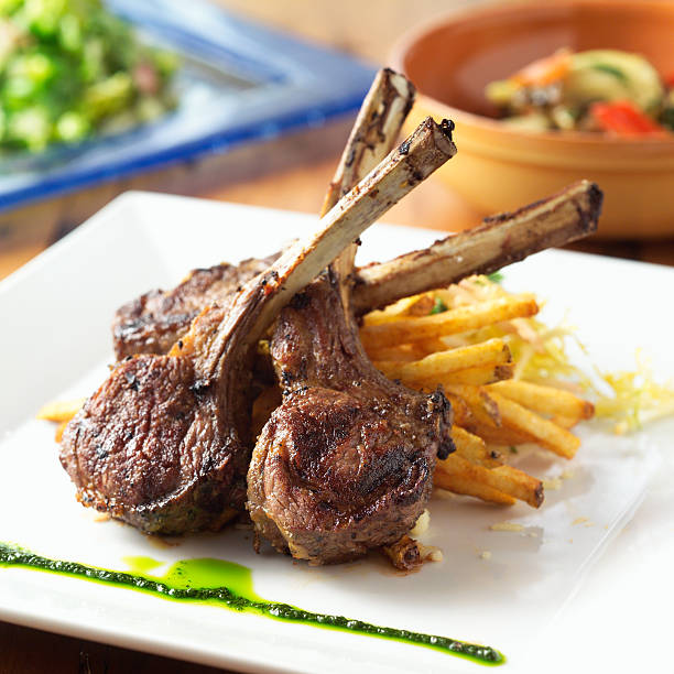 chuletas de cordero - chuleta fotografías e imágenes de stock