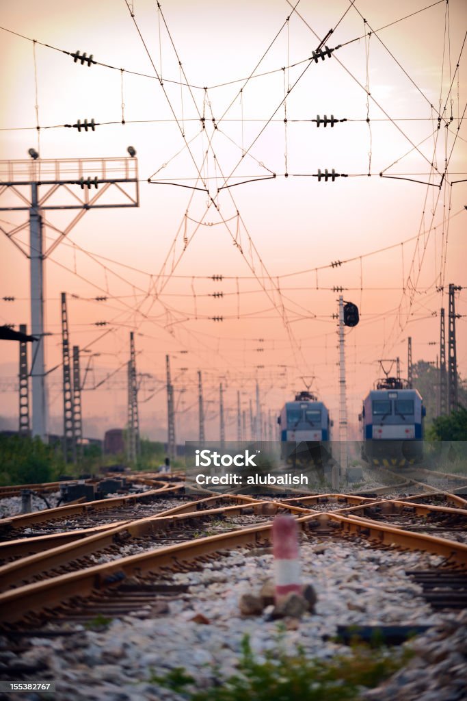 Vías de ferrocarril - Foto de stock de Tren libre de derechos