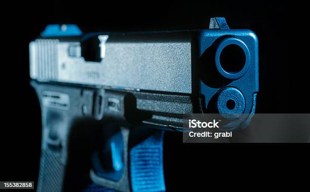 Pistol - Fotografie stock e altre immagini di Canna di arma da fuoco - Canna di arma da fuoco, Pistola, Arma da fuoco