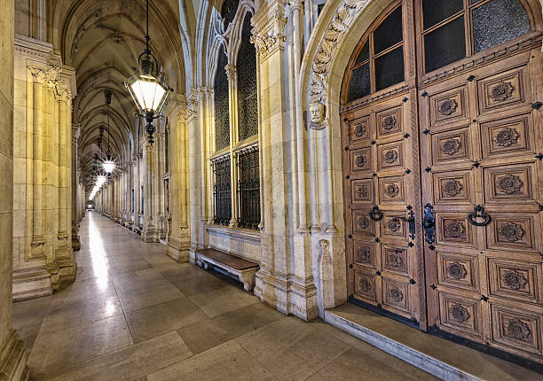 przejście-gotycki ratusz w wiedniu/rathaus wiedeń (xxxl - vienna austria vienna town hall night zdjęcia i obrazy z banku zdjęć