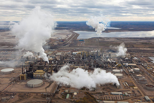 refinaria oilsands - alberta gas refinery tarsands oilsands - fotografias e filmes do acervo