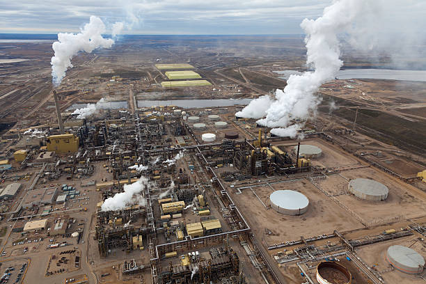 refinaria oilsands - alberta gas refinery tarsands oilsands - fotografias e filmes do acervo