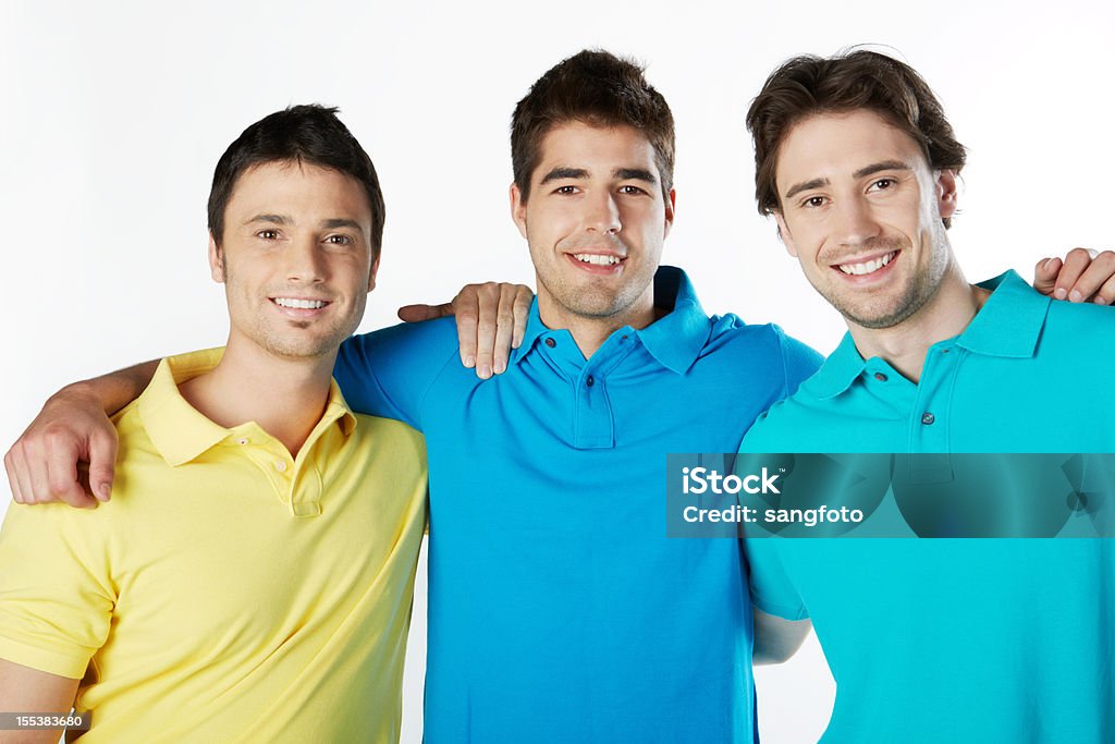 ご友人との 3 つの魅力的な笑顔で手肩 - ポロシャツのロイヤリティフリーストックフォト